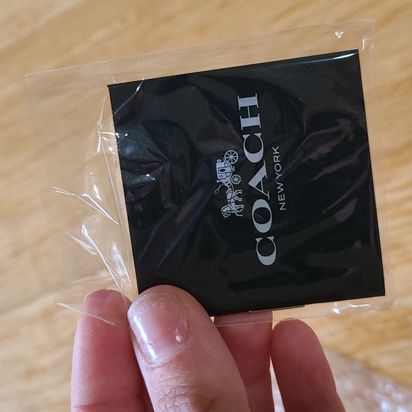 NWT Coach Open Circle Necklace + Tea Rose Stud Earrings Set - Picture 5 of 6